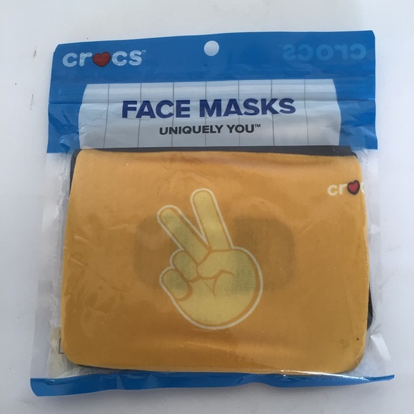 CROCS SET OF TWO FACE MASKS NWT - Picture 3 of 7
